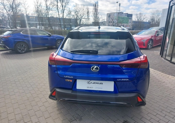 Lexus UX cena 172900 przebieg: 20000, rok produkcji 2022 z Szczecin małe 596